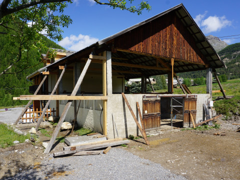 La grange en cours de démontage